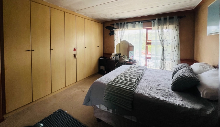 4 Bedroom Property for Sale in Twee Rivieren Western Cape